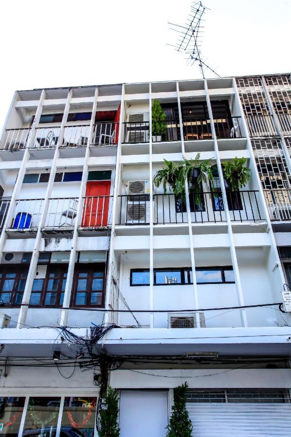 Hidden Habitat - Design Guesthouse Bangkok Exterior photo